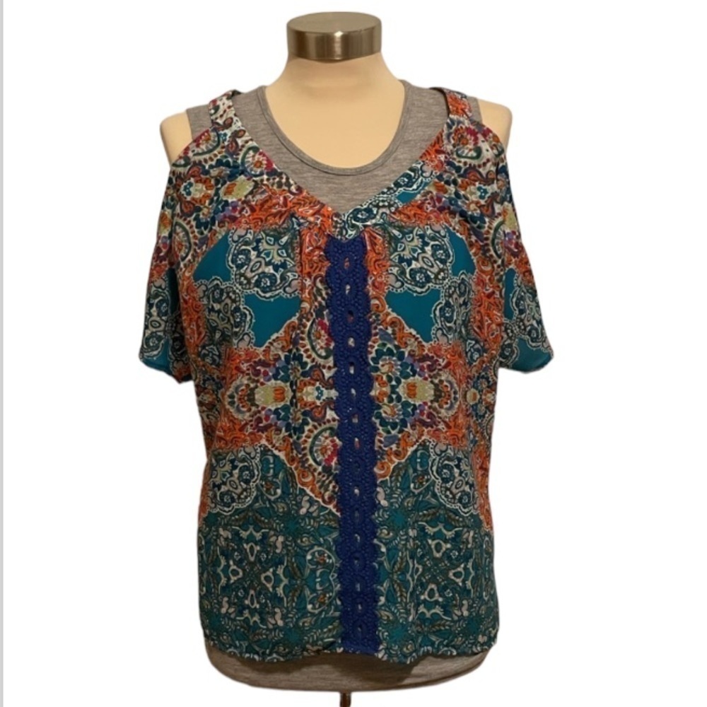 Collective Concepts Size Medium Cold Shoulder Short Sleeve Top